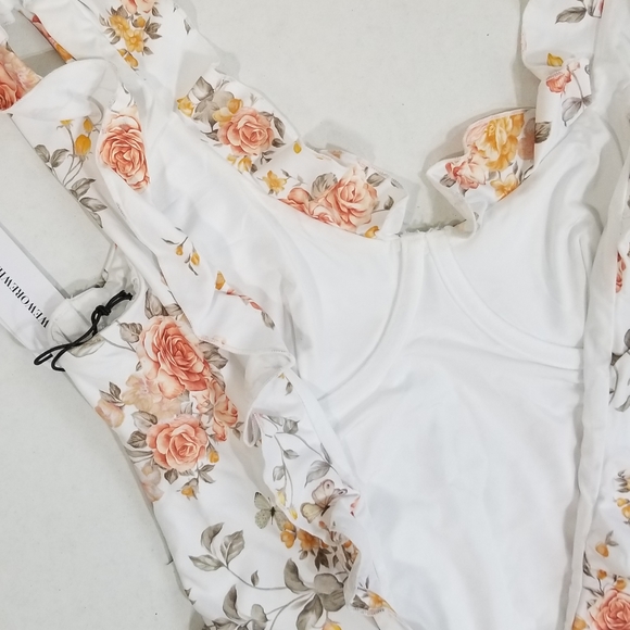 WeWoreWhat Ruffle Floral One Piece Swimsuit in White Womens Size S - Picture 9 of 11